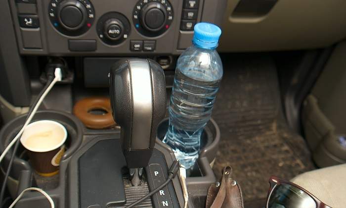 Botella-en-el-coche.jpg