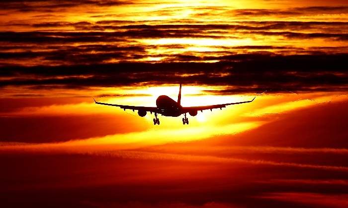 avion-atardecer-aeropuerto-charles-de-gaulle-paris-reuters-770x420.jpg