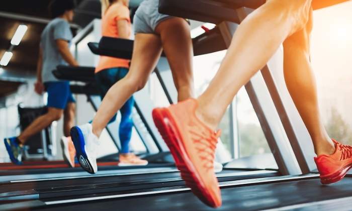 gimnasio-corredores-cinta-dreamstime.jpg