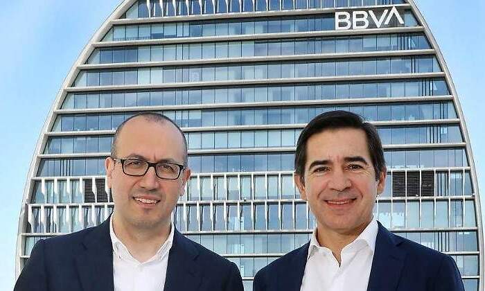 carlos-torres-y-onur-genc-bbva.jpg
