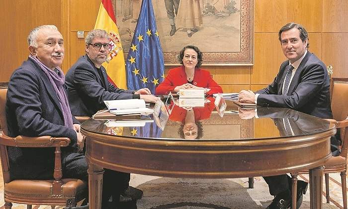 mesa-dialogo-social-magdalena-valerio-sindicatos-efe-770x420.jpg