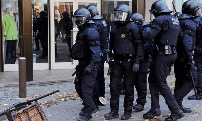 mossos-girona-6dic18-efe.jpg