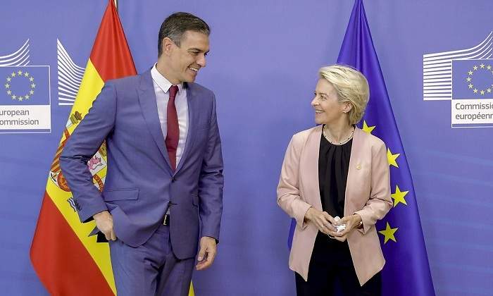 Pedro-Sanchez-Urusula-Von-der-leyen-Bruselas.jpg