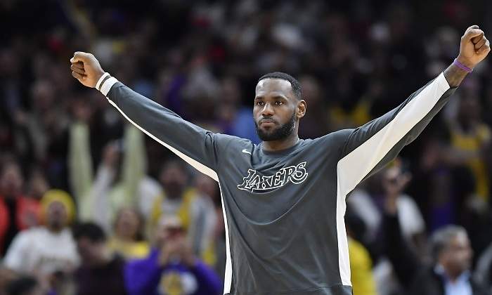 lebron-james-celebra-suplente-reuters.jpg