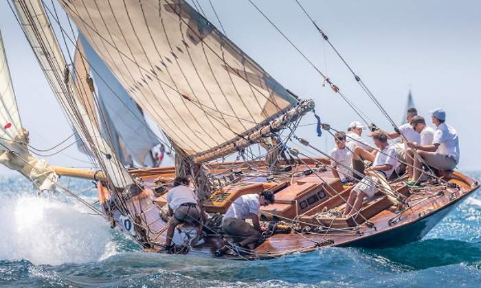 barco-regata-barcelona.jpg