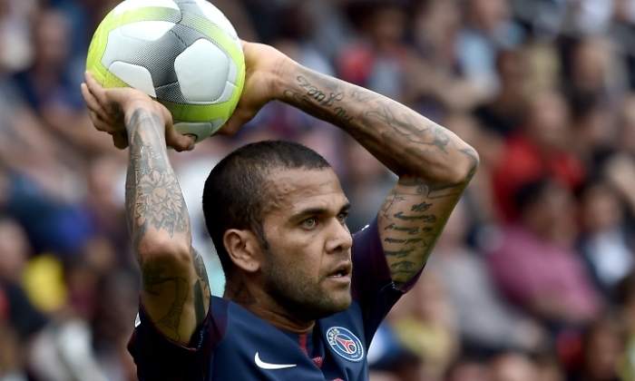 alves-psg-2017-efe.jpg
