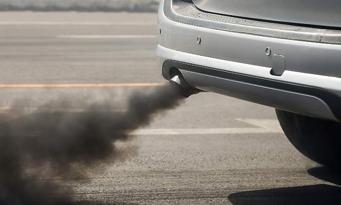 coches-tubo-escape-dreamstime.jpg