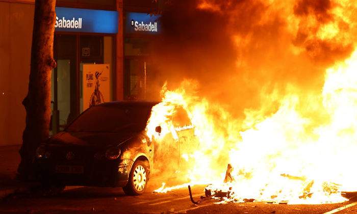barcelona-disturbios-sabadell-sucursal-reuters.jpg