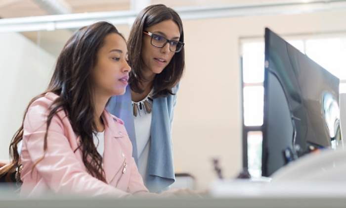 oficina-mujeres-jovenes-getty.jpg