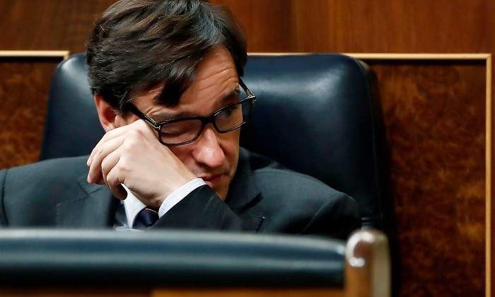 illa-salvador-mano-cara-efe.jpg