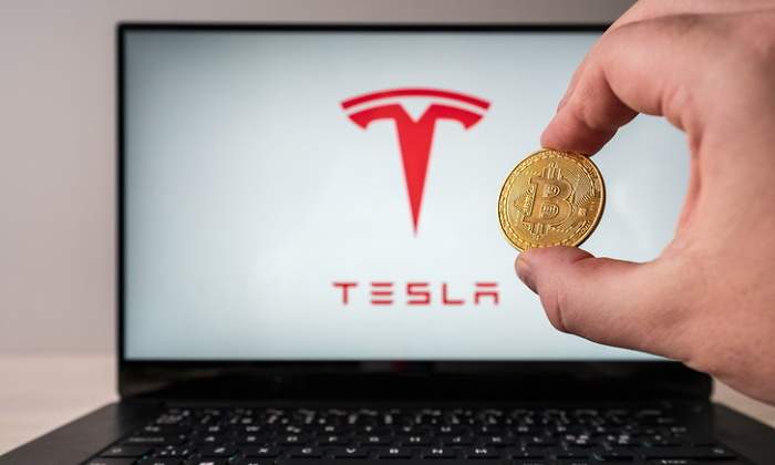 ordenador-tesla-bitcoin-dreamstime.jpg