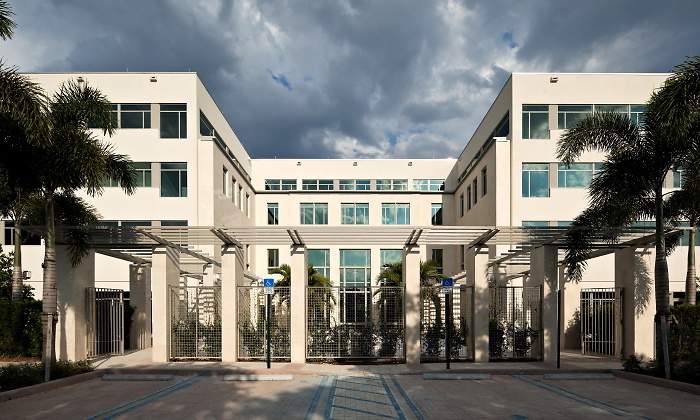 El Centro de Alumnos Robert y Judi Prokop Newman en Miami