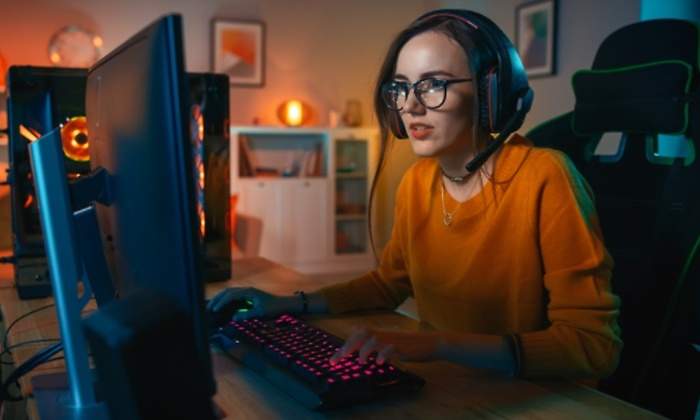 mujer compu 1jpg