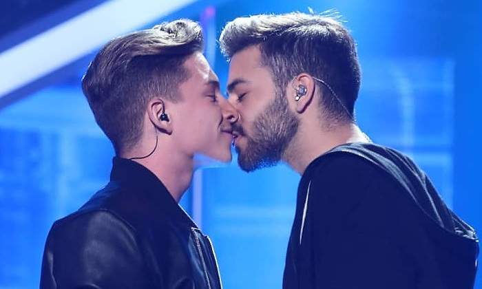 ragoney-beso.jpg
