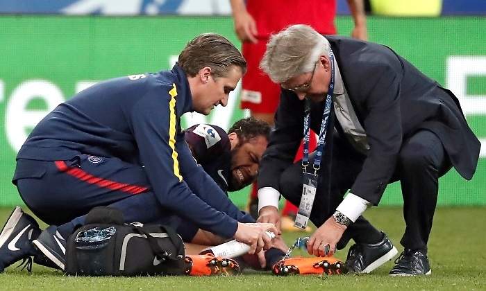 alves-lesion-psg-efe.jpg