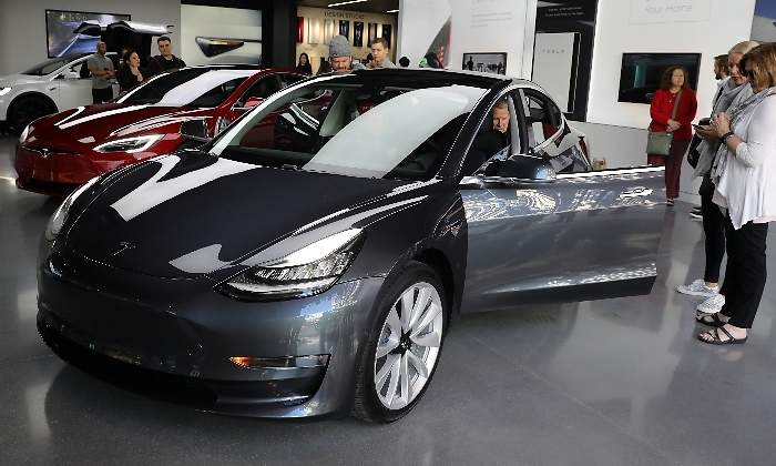 tesla-model-3-tienda.jpg