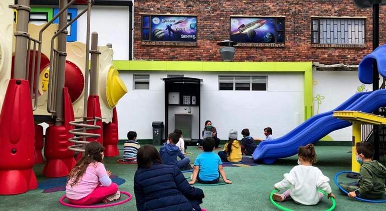 la iniciativa de crayola y lapiz para