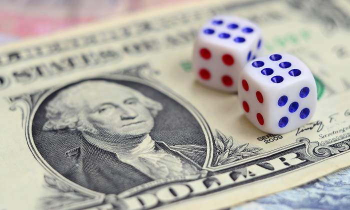 dolares-dados-tipos-dreamstime-770x420.jpg