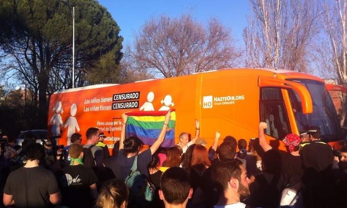 bus-hazte-oir-complutense.jpg