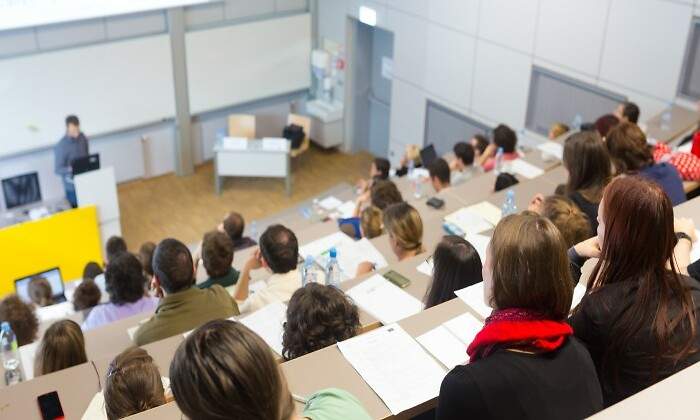 Estudiantes-en-la-universidad.jpg