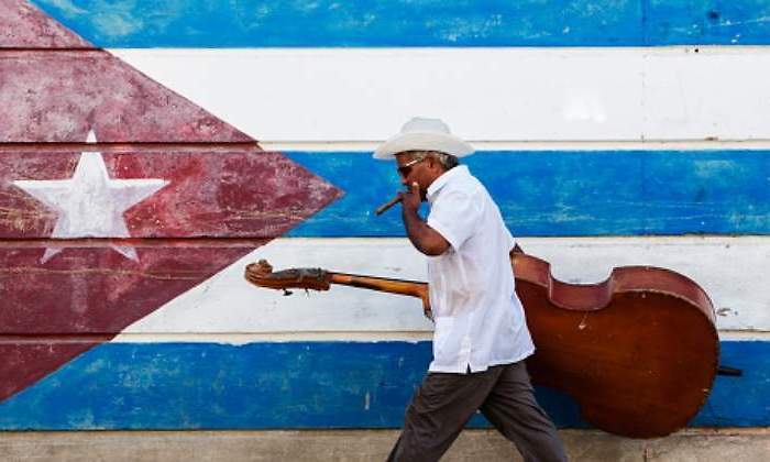 cuba-bandera-musico-puro-getty.jpg