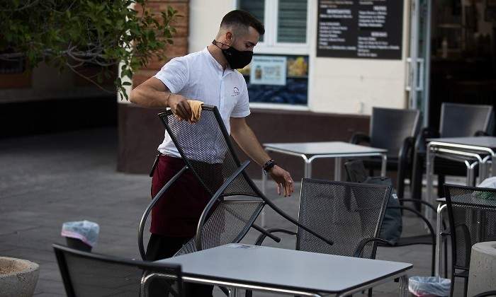 terraza-hombre-trabaja-ep.jpg