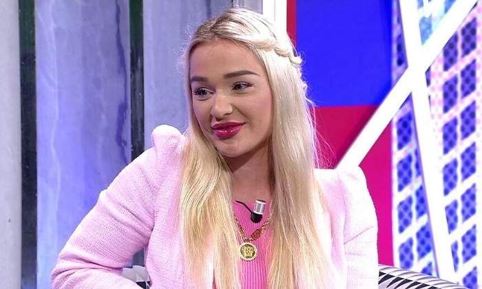 emmy-russ-deluxe.jpg