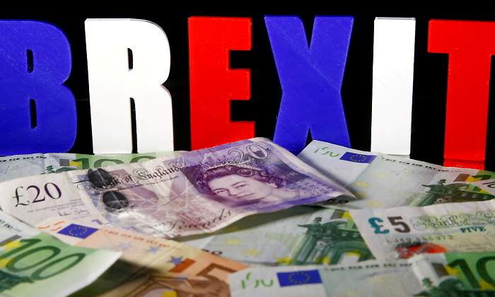 brexit-billetes-letras-reuters.jpg