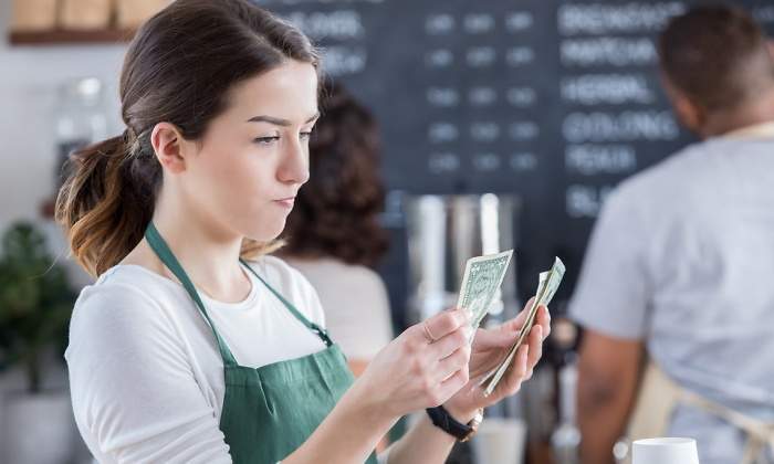 trabajadora-ingresos-istock.jpg
