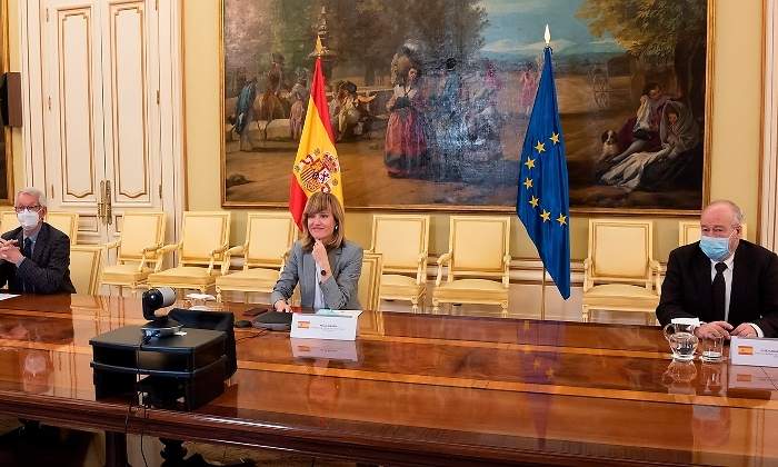 Debate-secciones-bilingues.jpg