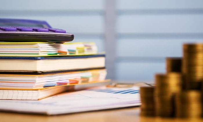 cuentas-calculos-dinero-pension-hipoteca-dreamstime.jpg