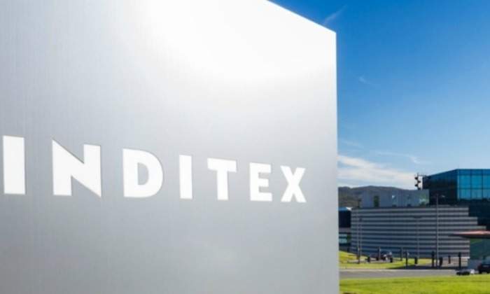 inditex-letrero-cesped-cielo-770.jpg