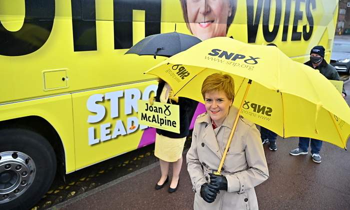 nicola-sturgeon-paraguas-reuters-770x420.jpg