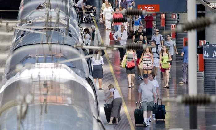 Renfe-estacion-personas.jpg