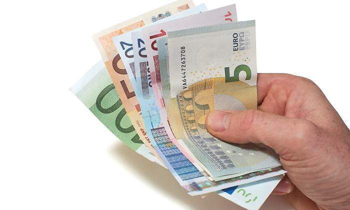 billetes-euro-mano.jpg