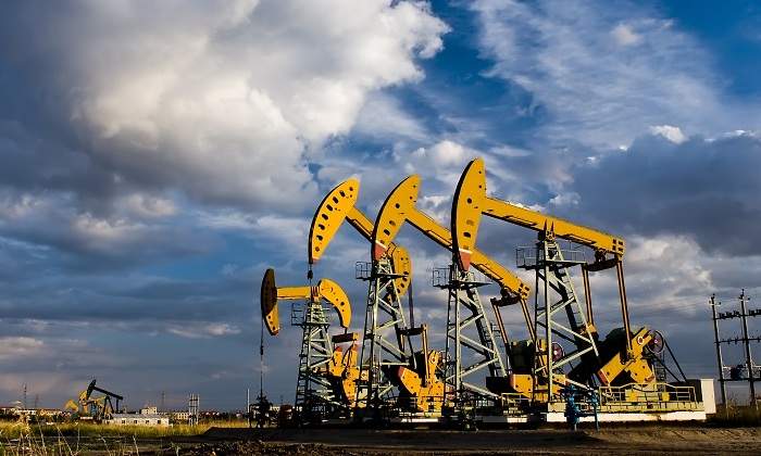petroleo-backwardation-bombas.jpg