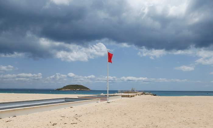 mallorca-playa-vacia-coronavirus-reuters.jpg