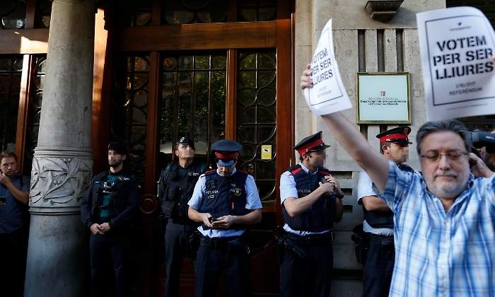 protesta-registros-generalitat-efe.jpg