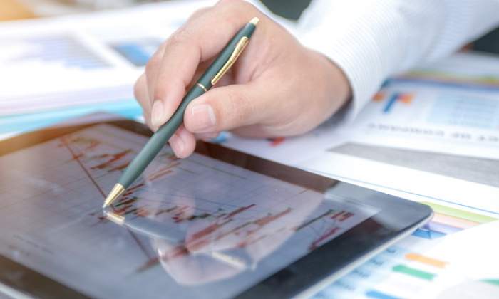 inversor-tablet-chart-analisis-grafico-valores-bolsa-generico-getty-770x420.jpg