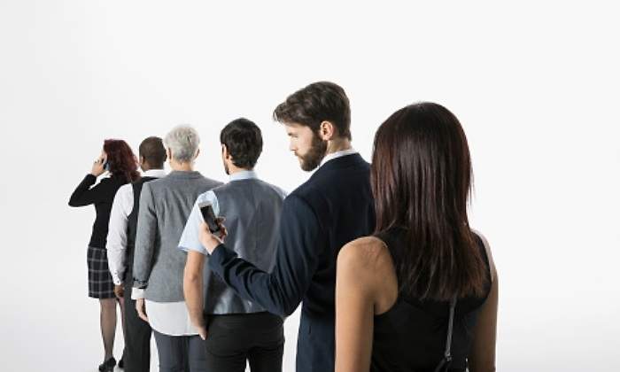 personas-fila.jpg