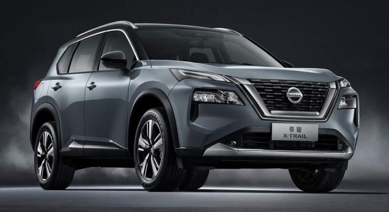 Vista tres cuartos delantera del Nissan X-Trail