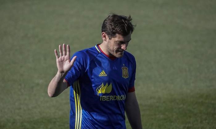 Casillas-saluda-Seleccion-2016-efe.jpg