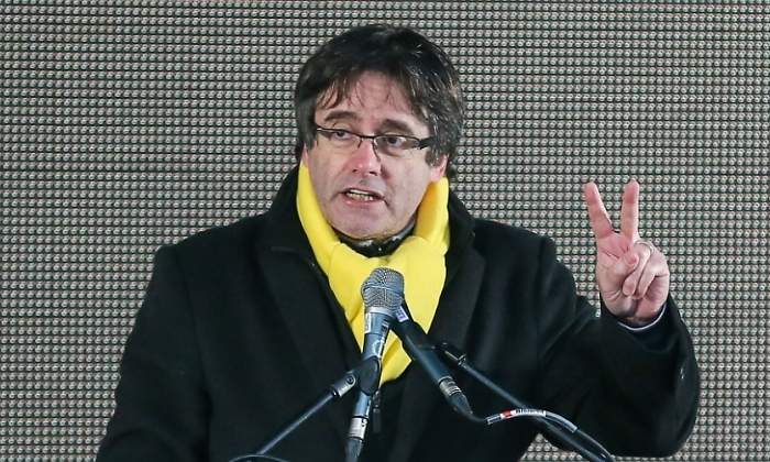 puigdemont-bruselas-bufanda-amarilla-efe.jpg