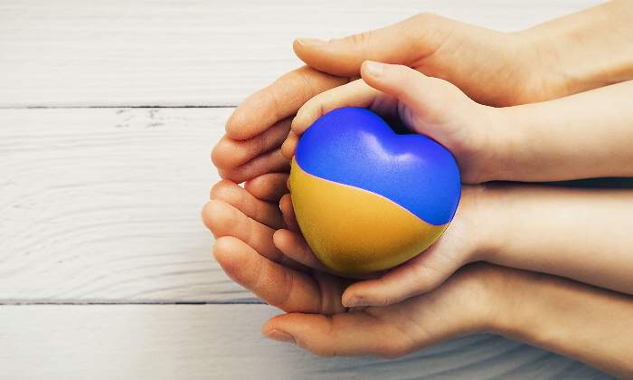 Ucrania-manos-corazon-donacion.jpg