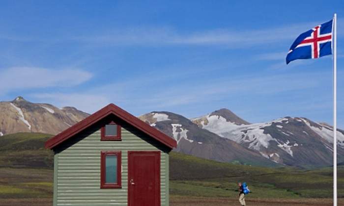 islandia-bandera-montanas.jpg