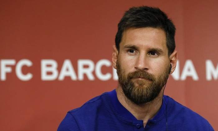Messi-pp-cartel-fondo-2017-efe.jpg