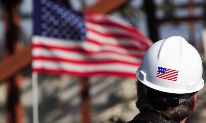 trabajador-eeuu-casco.jpg