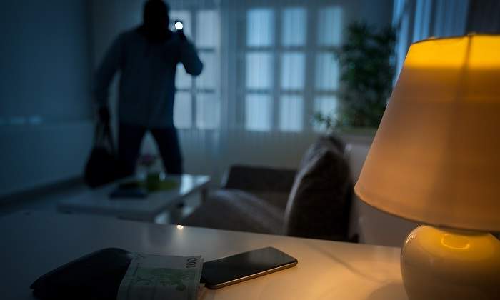 Ladron-dentro-de-una-casa-iStock.jpg