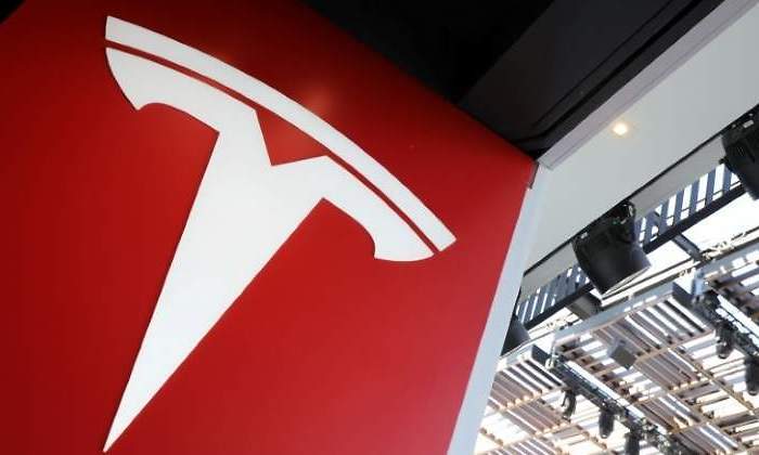 Tesla-reuters-770.jpg