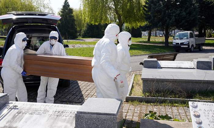 coronavirus-muertos-cementerio-espana-reuters.jpg